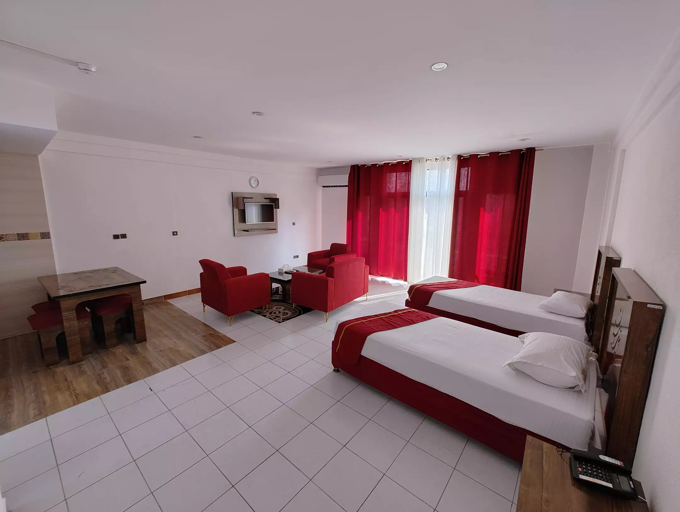 Alibaba https://cdn.alibaba.ir/ostorage/hotel-accommodation-images/6823595319aa61e2a799b707_اتاق (10).webp